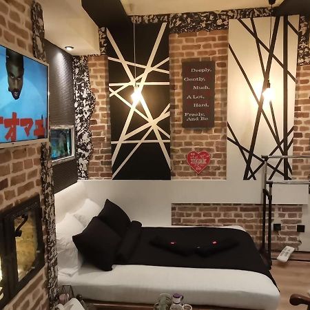 Studio Apartman Black & White Centar Sarajevo Free Parking Екстер'єр фото