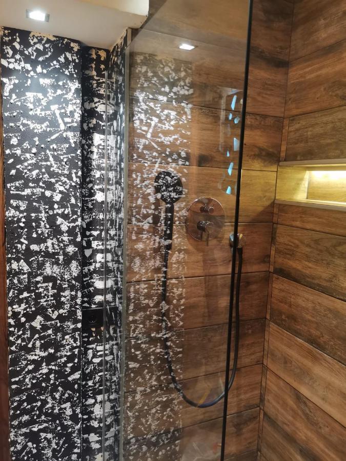 Studio Apartman Black & White Centar Sarajevo Free Parking Екстер'єр фото