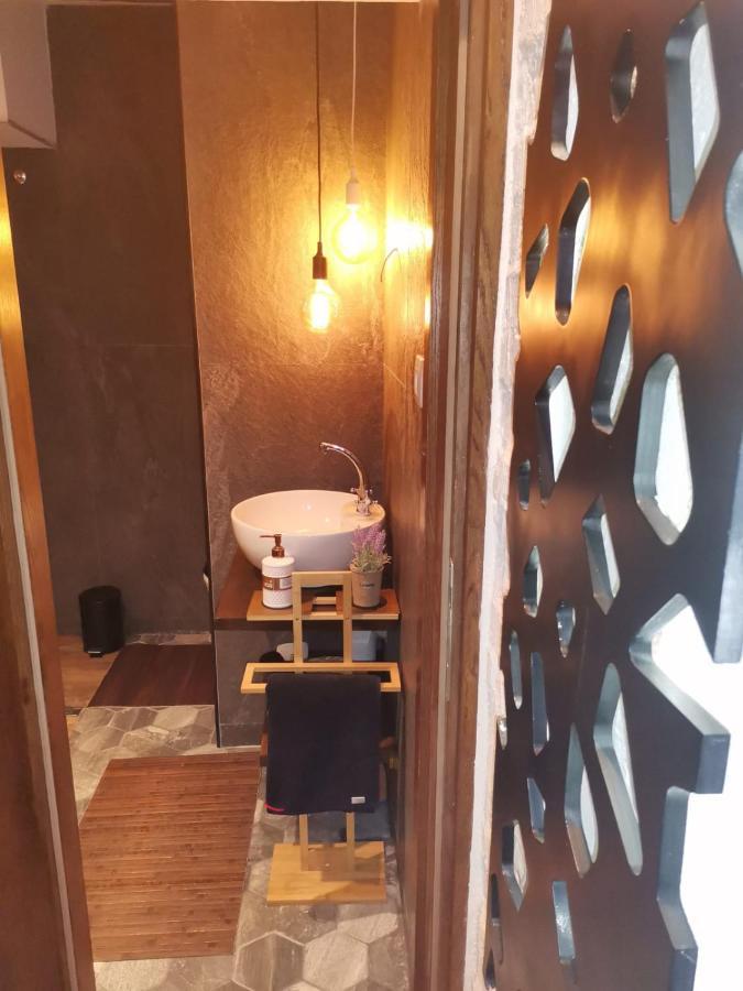 Studio Apartman Black & White Centar Sarajevo Free Parking Екстер'єр фото