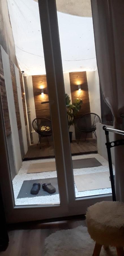 Studio Apartman Black & White Centar Sarajevo Free Parking Екстер'єр фото
