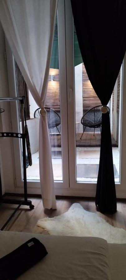 Studio Apartman Black & White Centar Sarajevo Free Parking Екстер'єр фото