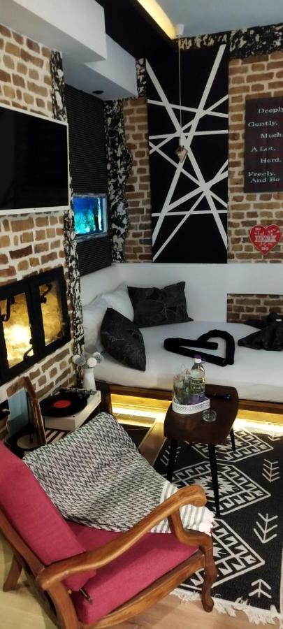 Studio Apartman Black & White Centar Sarajevo Free Parking Екстер'єр фото
