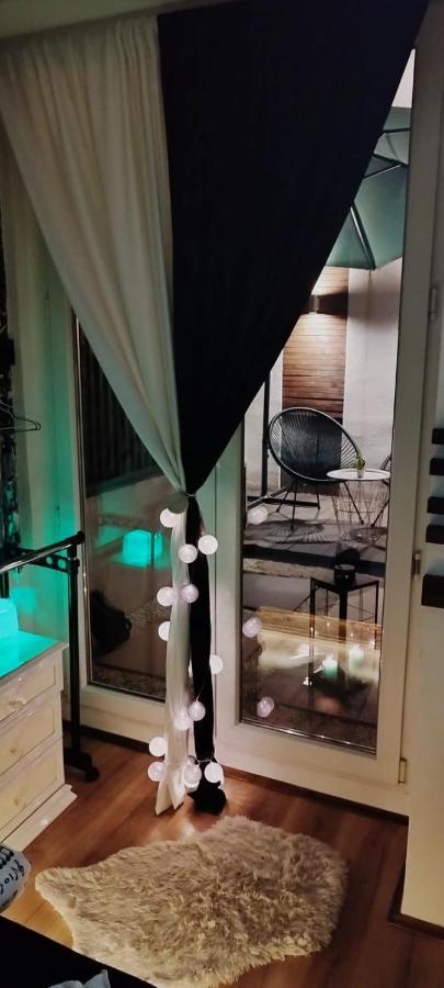 Studio Apartman Black & White Centar Sarajevo Free Parking Екстер'єр фото